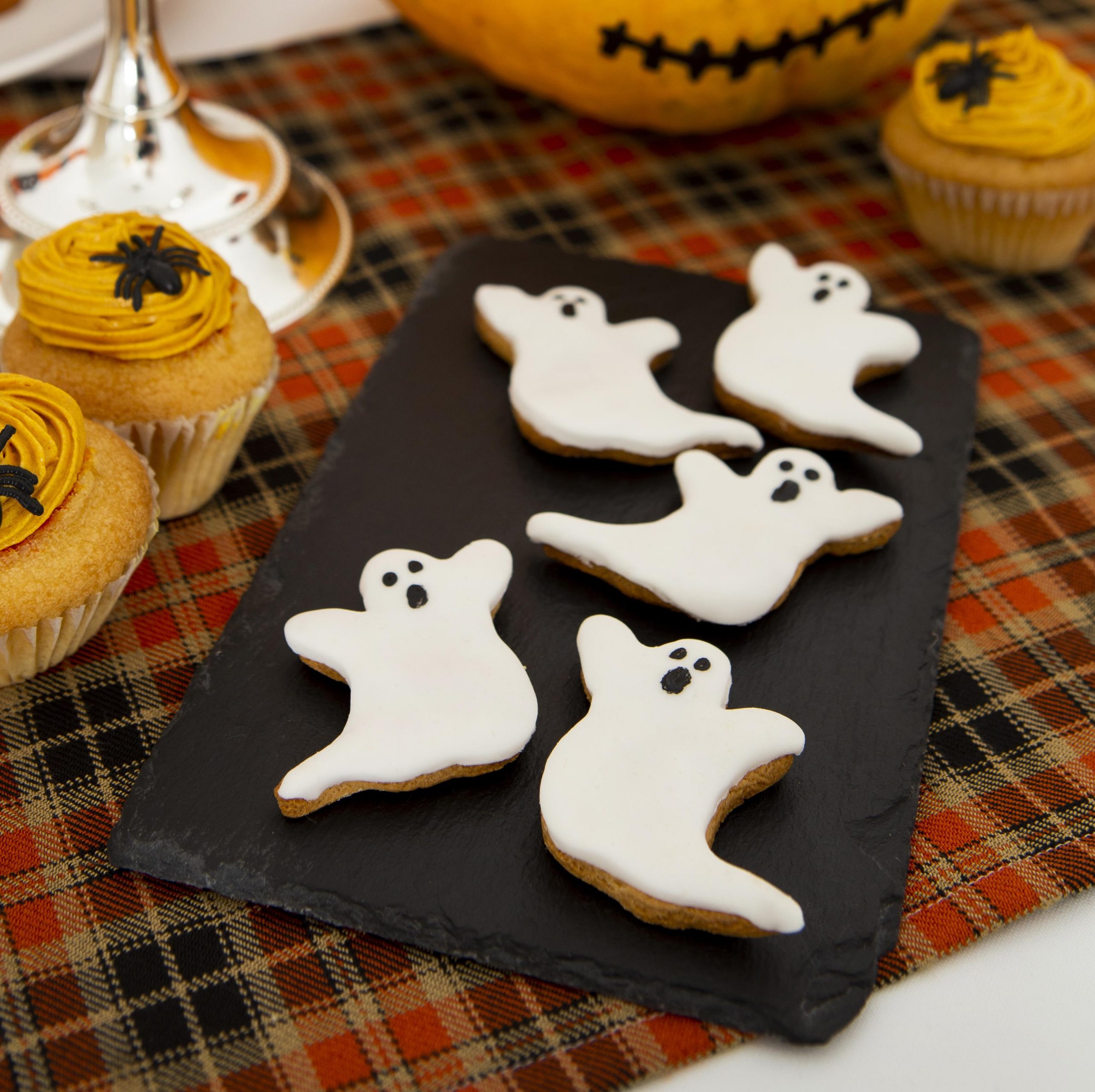angle-eleve-du-concept-d-arrangement-alimentaire-halloween
